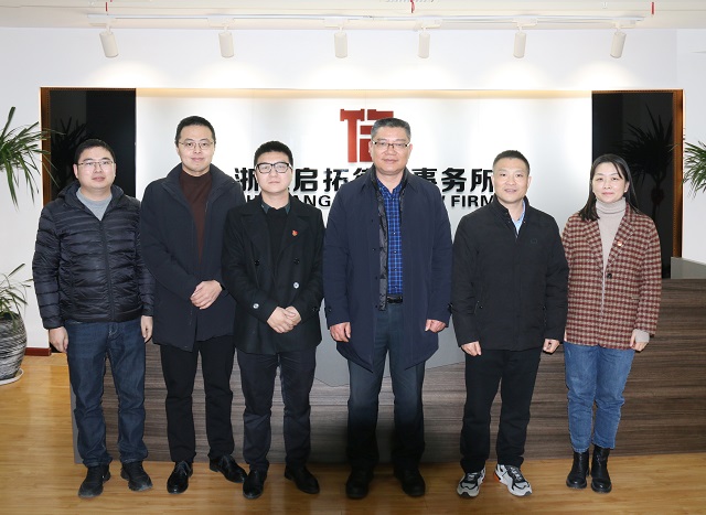 嘉興市司法局副局長、市律師行業(yè)黨委書記陳建新一行蒞臨我所調(diào)研指導(dǎo)工作
