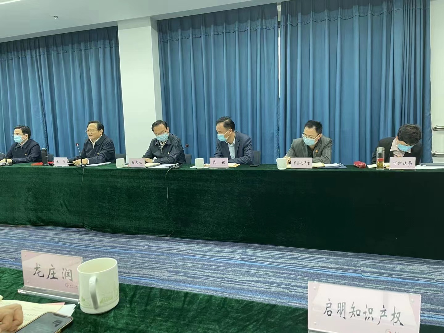 嘉興市委書記張兵調(diào)研服務(wù)業(yè)，我司總經(jīng)理沈杰做代表發(fā)言